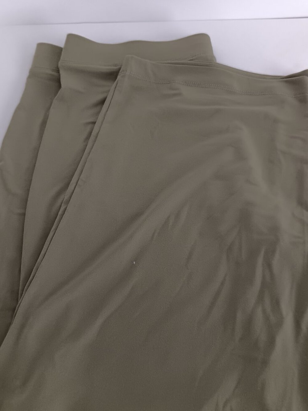 Susan Graver Essentials Regular Liquid knit Crop Pants, Olive Sz M a390513 - Picture 3 of 4